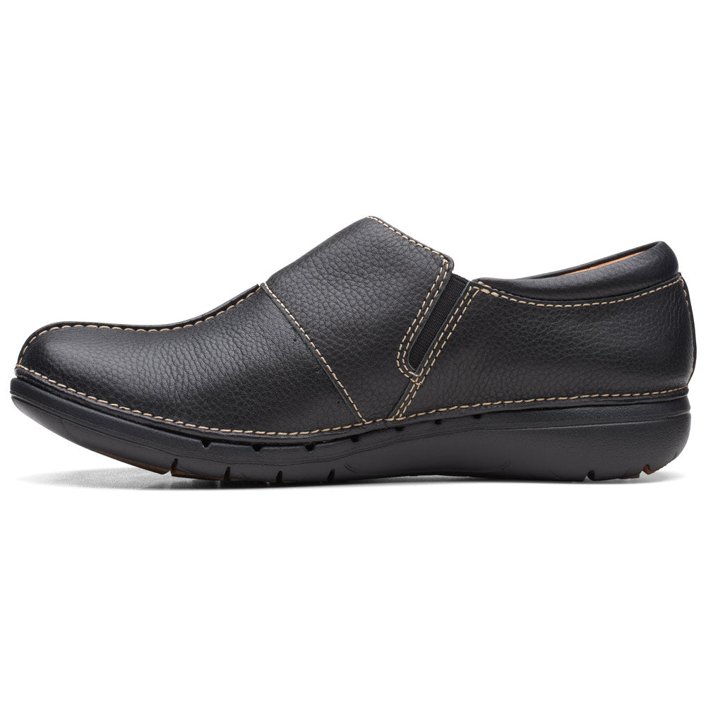 Clarks Women's Un.Loop Ave Smooth Leather Slip On in Navy – V&A Bootery INC