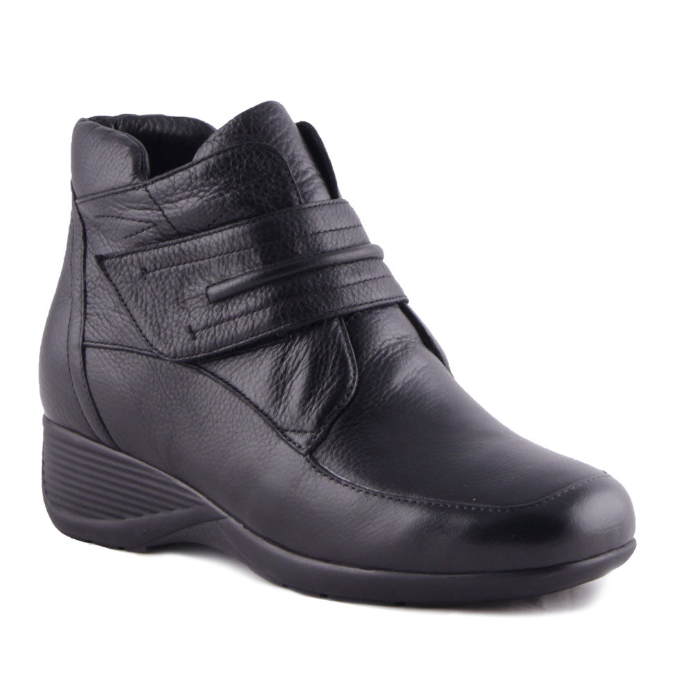 AquaDiva Kira Waterproof Boot Black Leather (Women's)